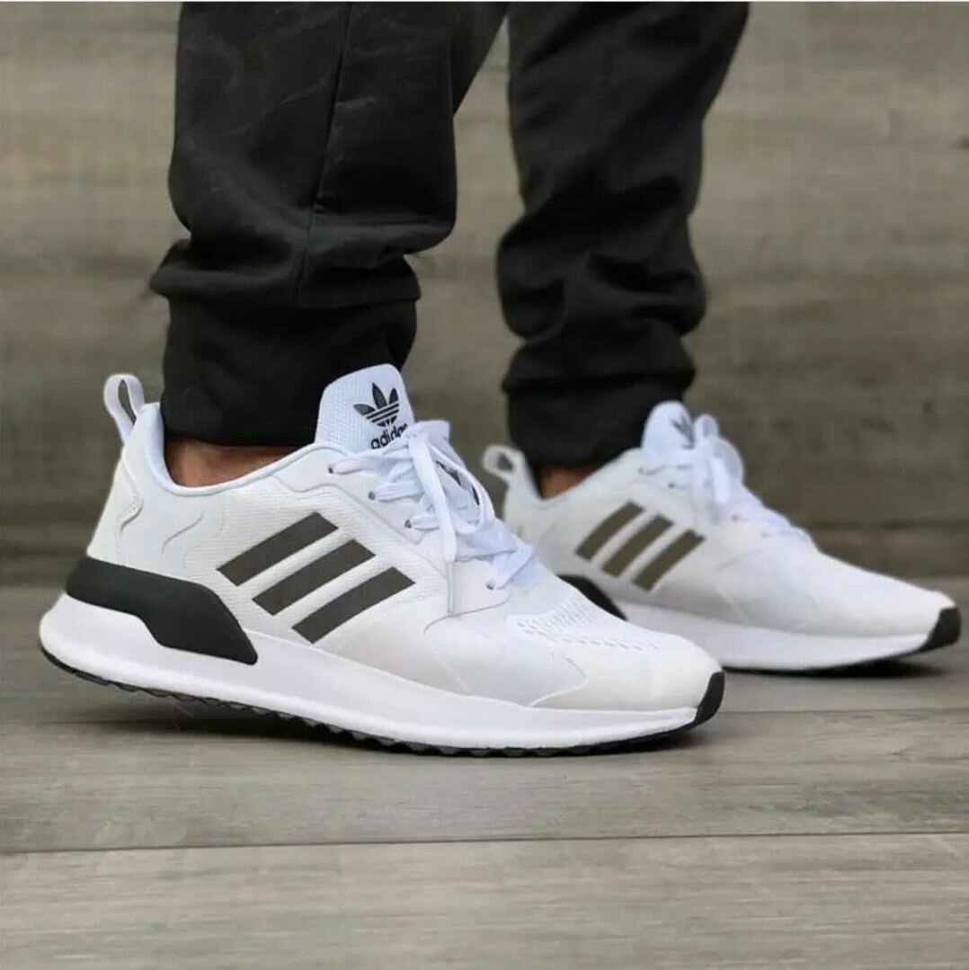 Baskets blanches stylées homme