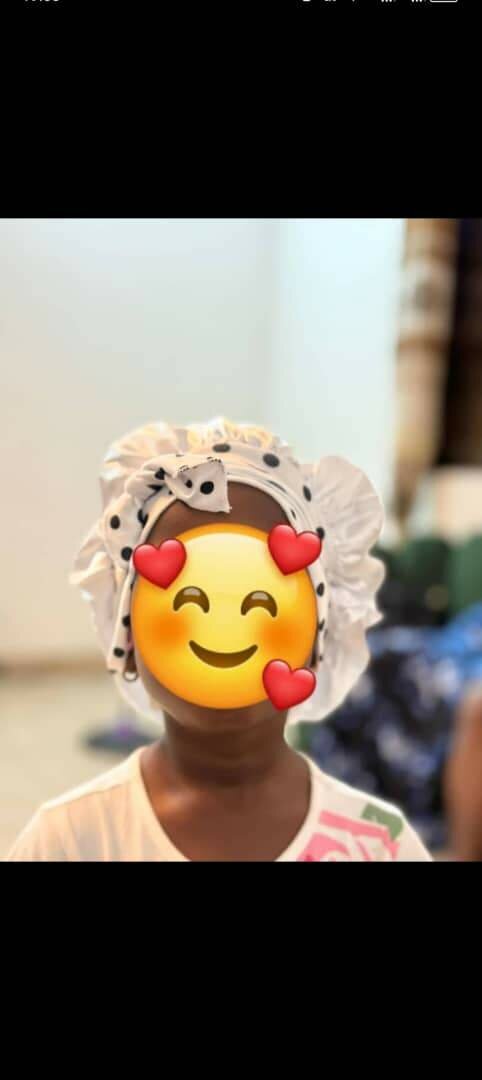 Bonnet bébé satin blanc