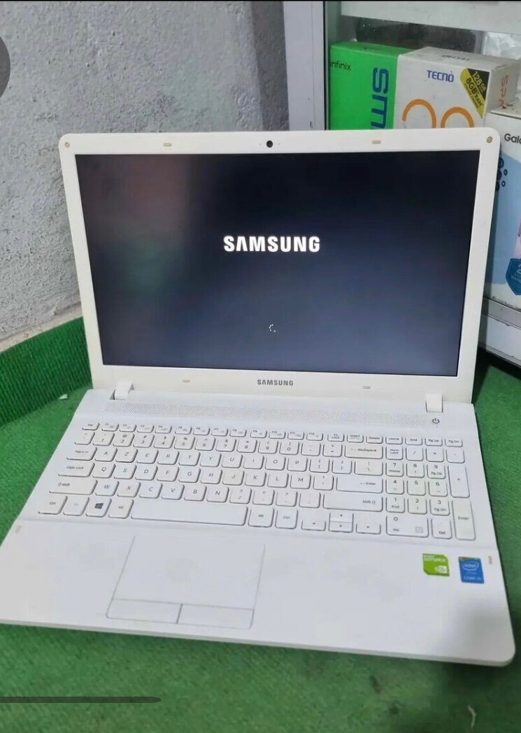 Samsung Laptop Blanc 15 pouces