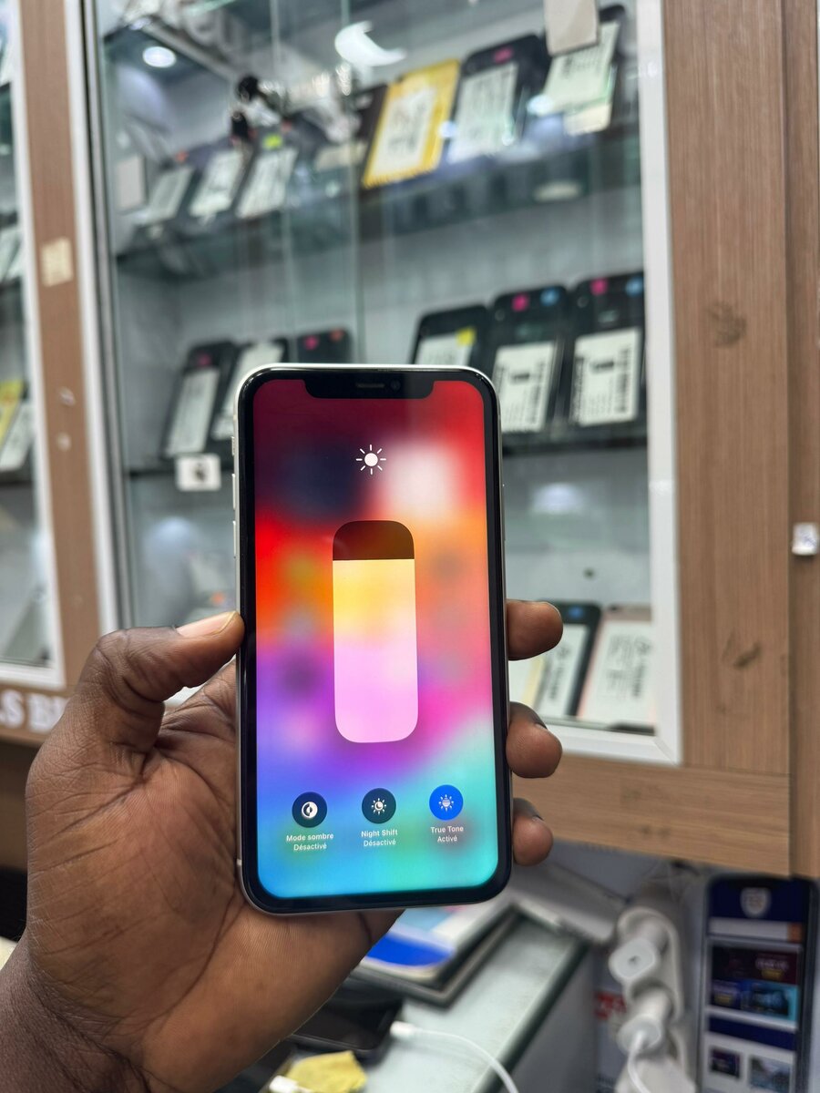 iPhone 11 simple 64Go  Tout es