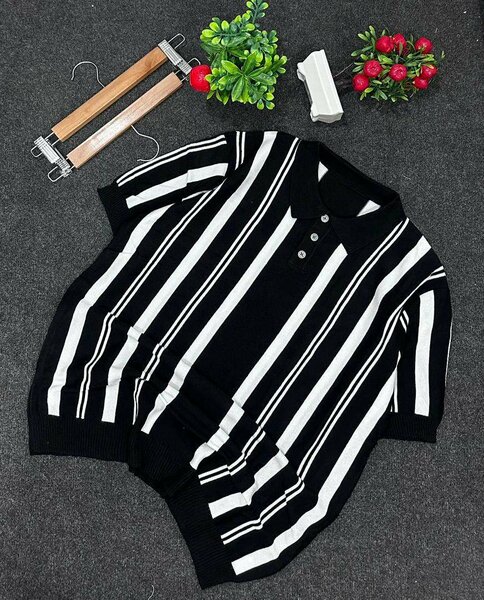 Polo rayé noir et blanc