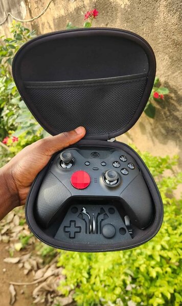 Manette de jeu vidéo avec étui de protection