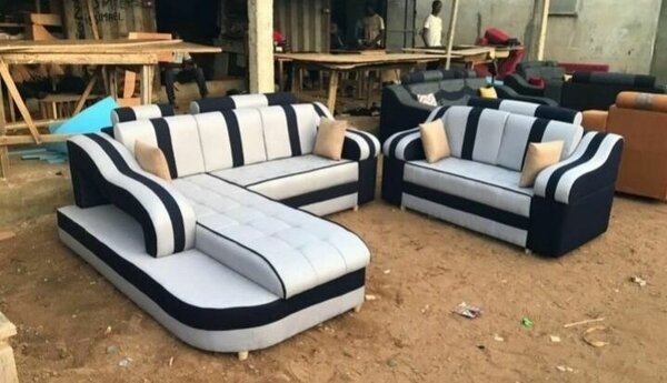 Canapé d'angle noir et blanc