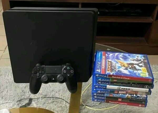 Console PS4 avec jeux