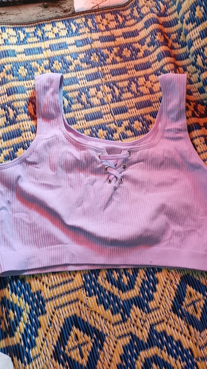 Top court lilas confortable