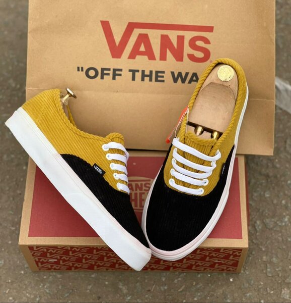 Une paire de vans