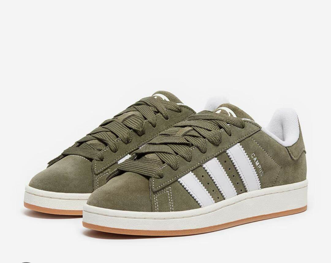 Baskets en daim vert