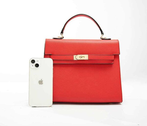 Sac à main en cuir rouge élégant