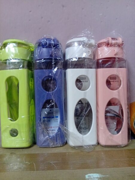 Bouteille en verre à infuseur