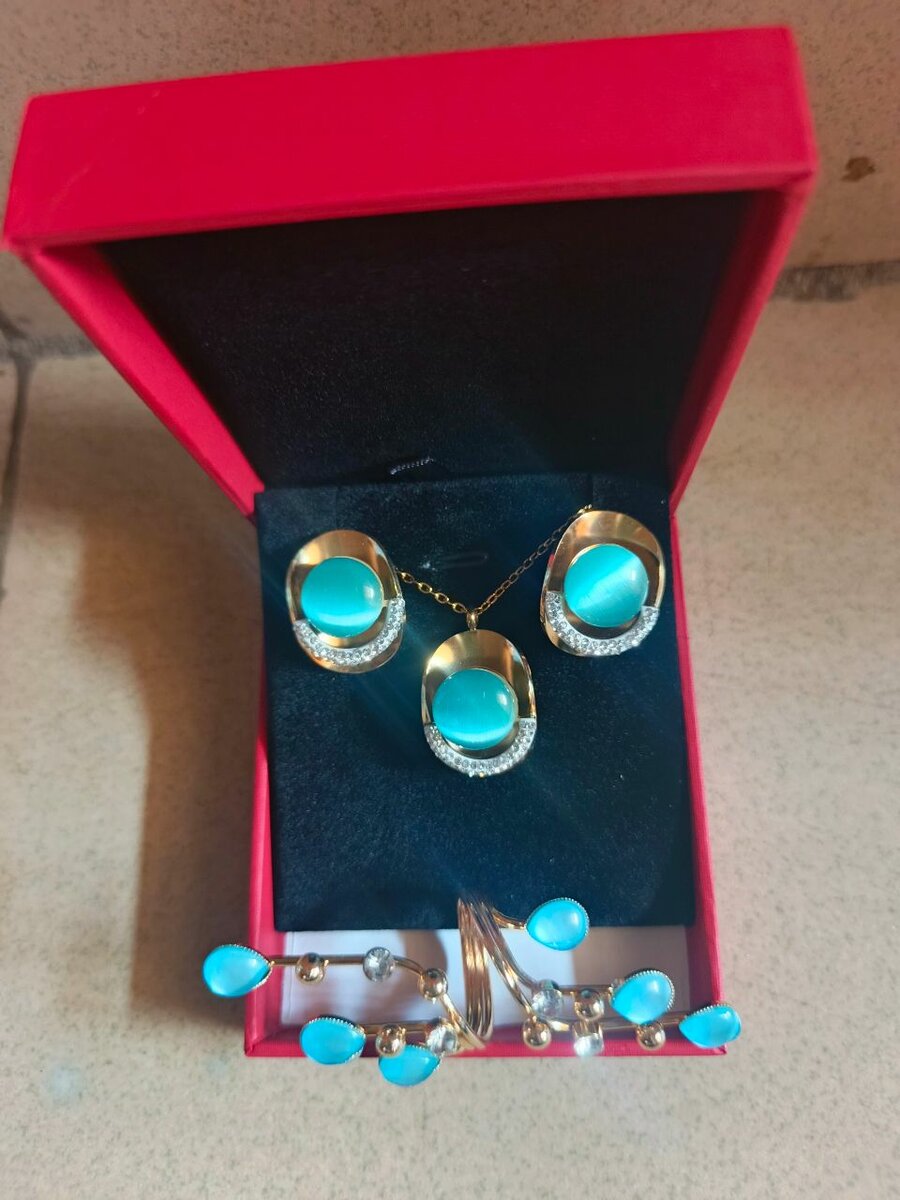 Ensemble de bijoux turquoise doré