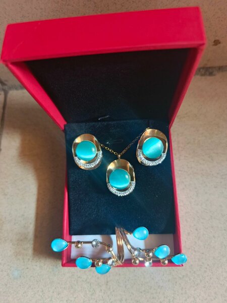 Ensemble de bijoux turquoise doré