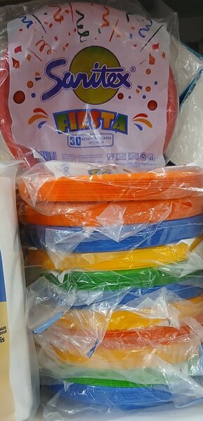 Assiettes en plastique colorées