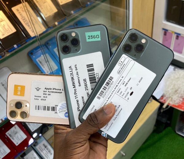 iPhone 11 Pro - Smartphones