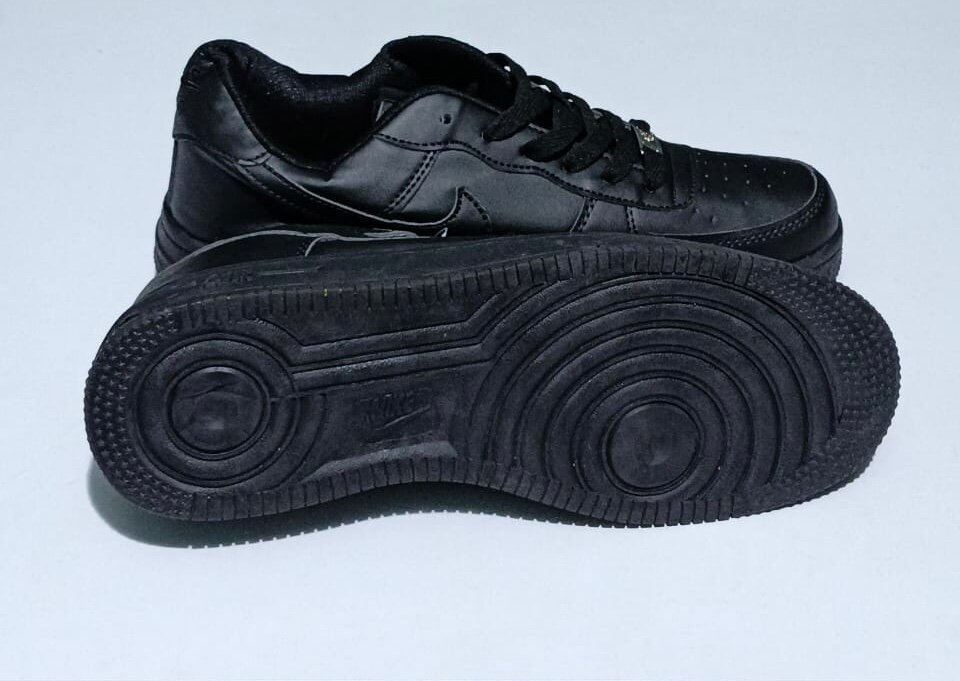 Baskets en cuir noir