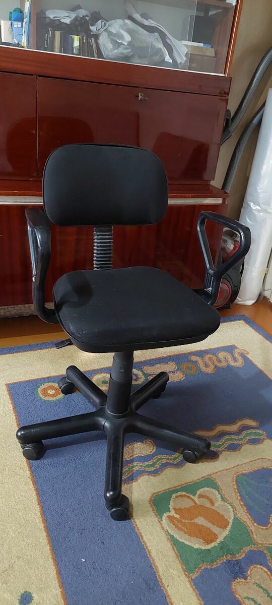 Кресло удобное с аммортизатором и регулировкой высоты