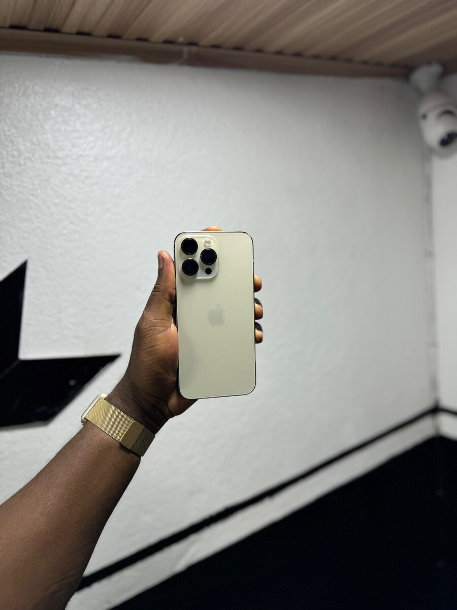 iPhone 14 pro max 128Go avec carton écran iCloud batterie 98