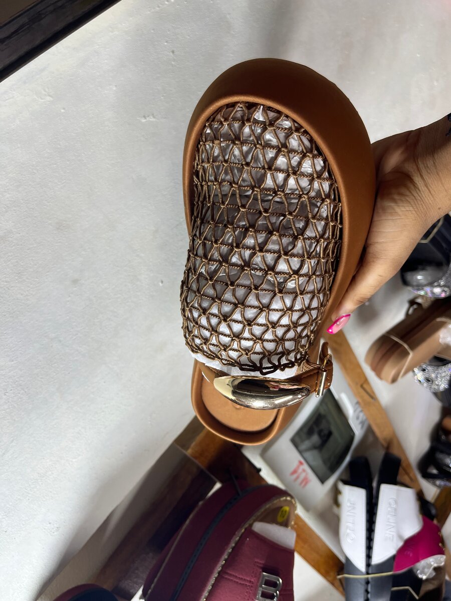 Mules modernes et élégantes