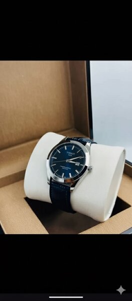 Montre élégante en cuir