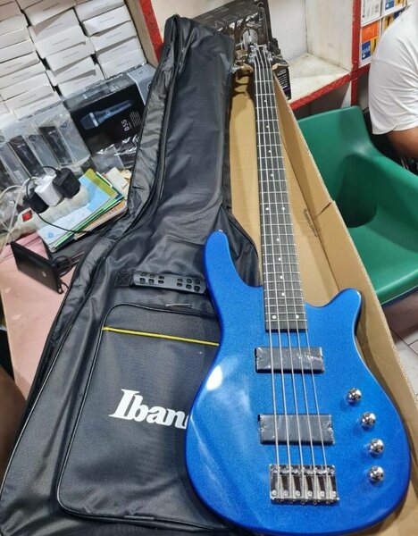Guitare Basse Ibanez 5 Cordes