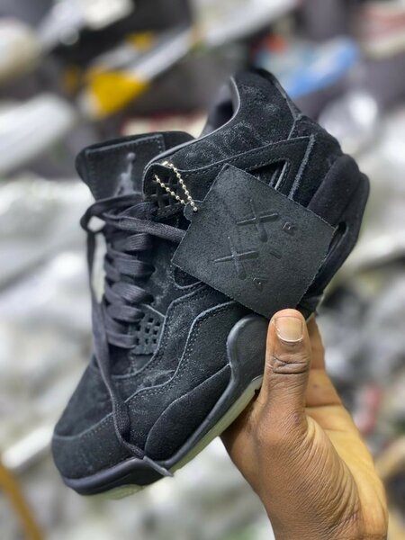 Jordan 4 kaws