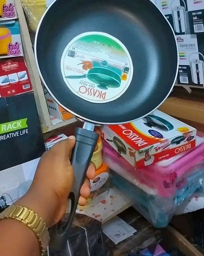 FRYING PAN WITH GLASS LID