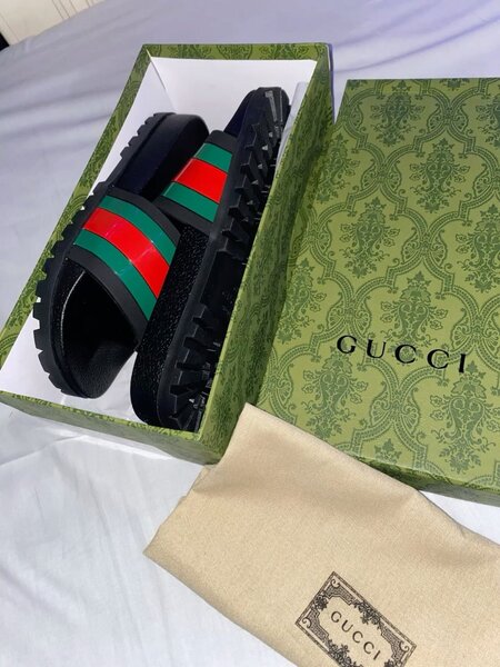 Claquettes Gucci pour homme