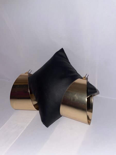 Boucles d'oreilles dorées élégantes