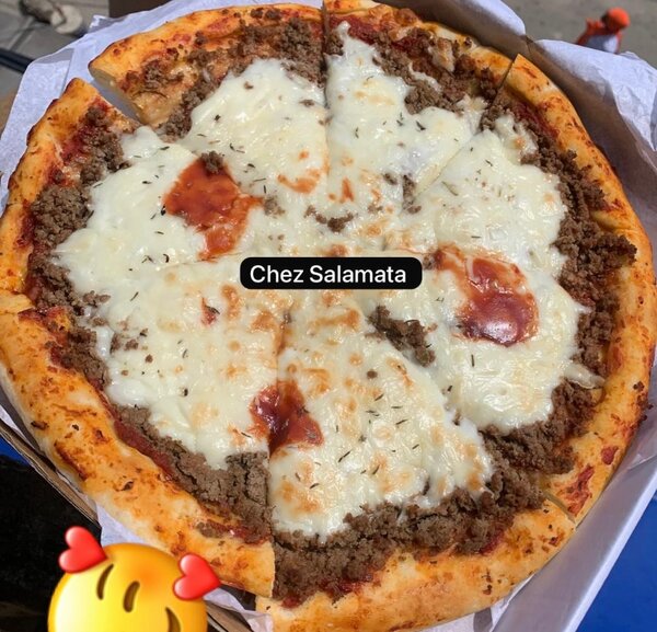 Pizza au Fromage bolognaise