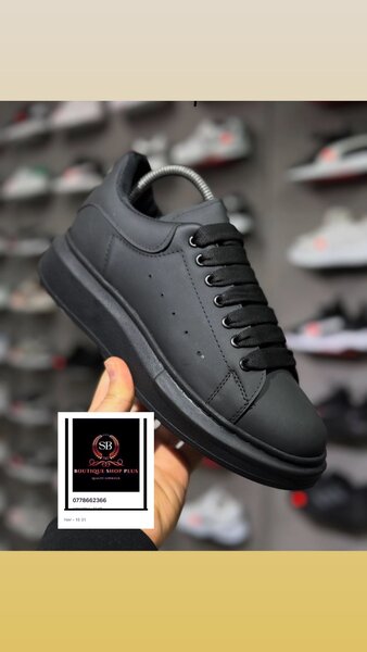 Basket Alexander mcqueen authentique avec sa boîte