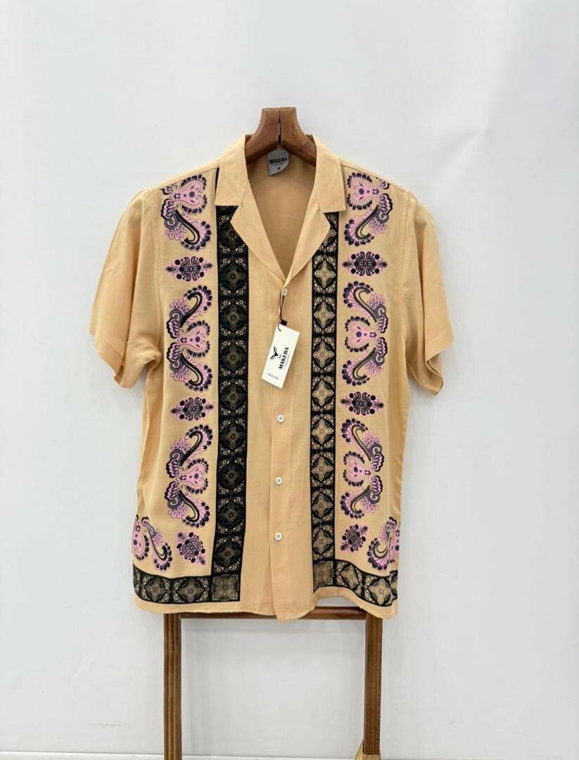 Chemises hawaïennes colorées