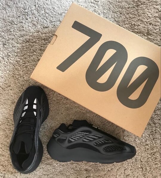 Adidas 700