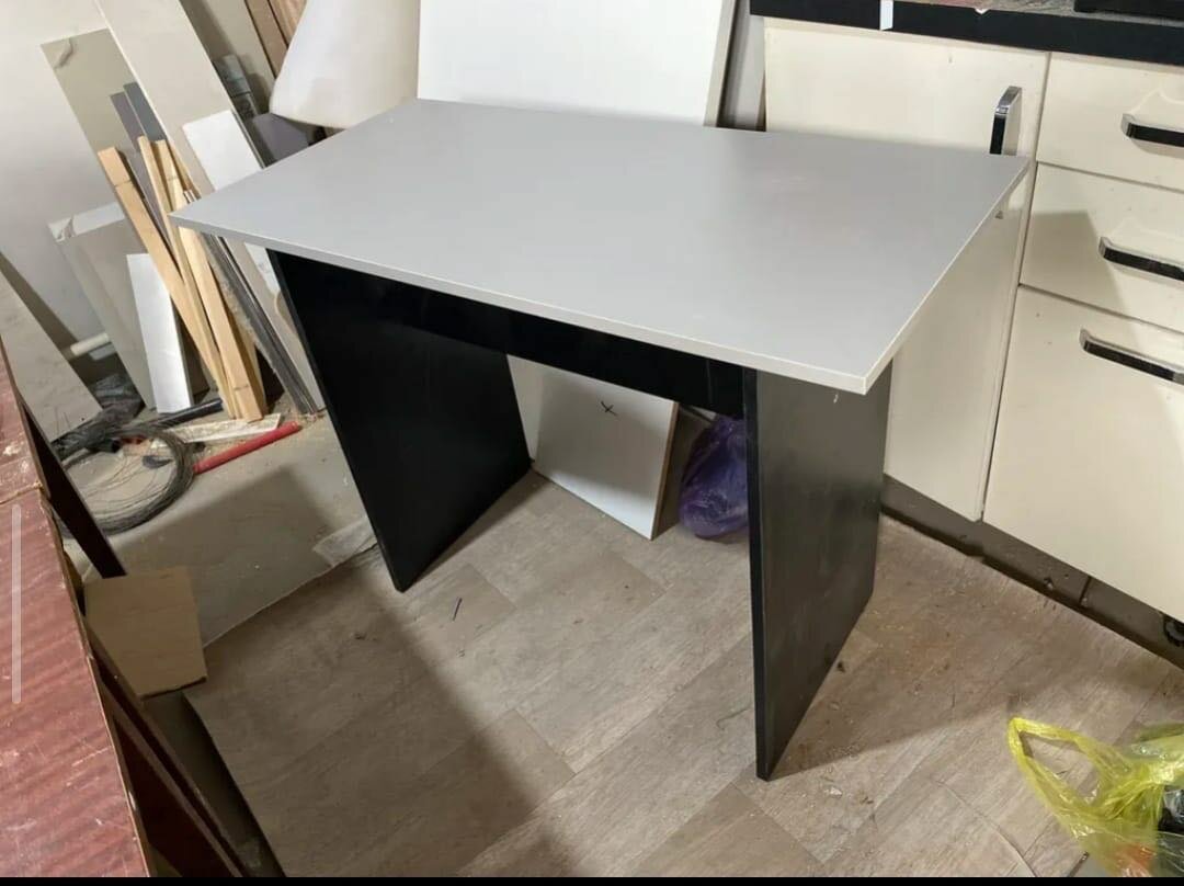 Продается стол