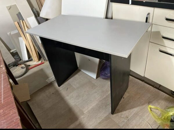 Продается стол