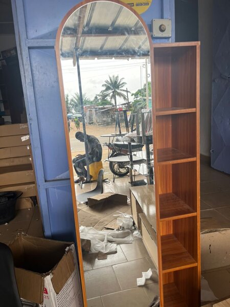 Étagère moderne en bois