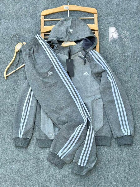 Survêtement sport gris Adidas