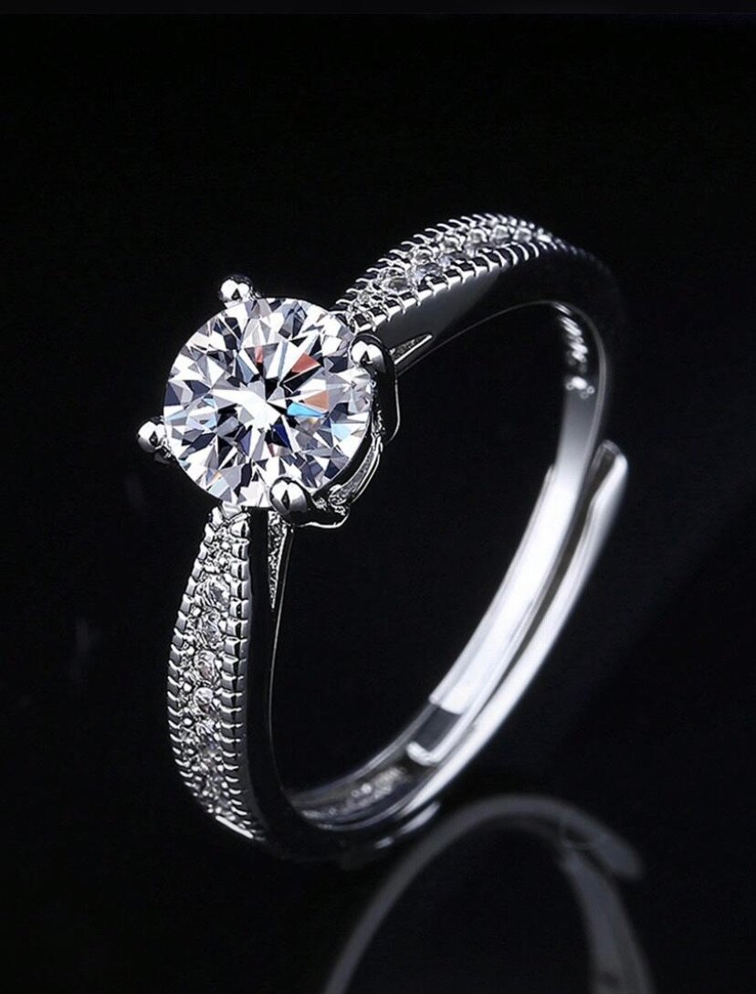 Bague de fiançailles élégante