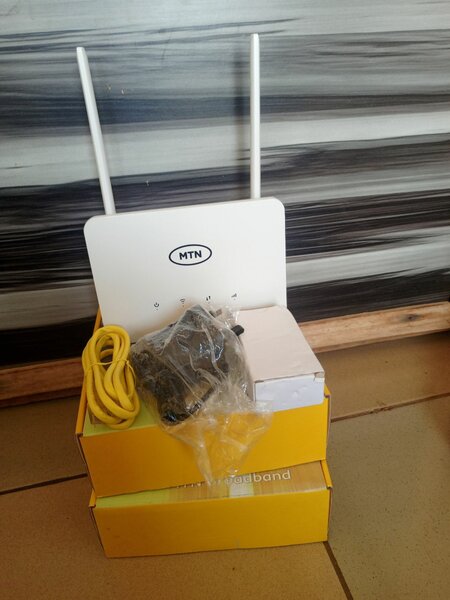 Universal 4G router + Battery