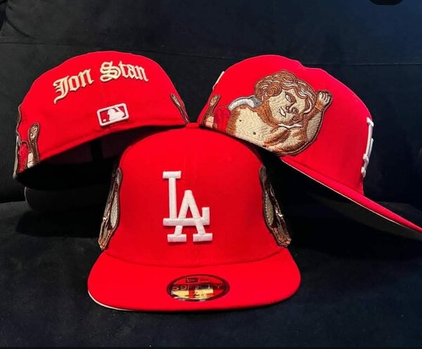 Casquette rouge brodée