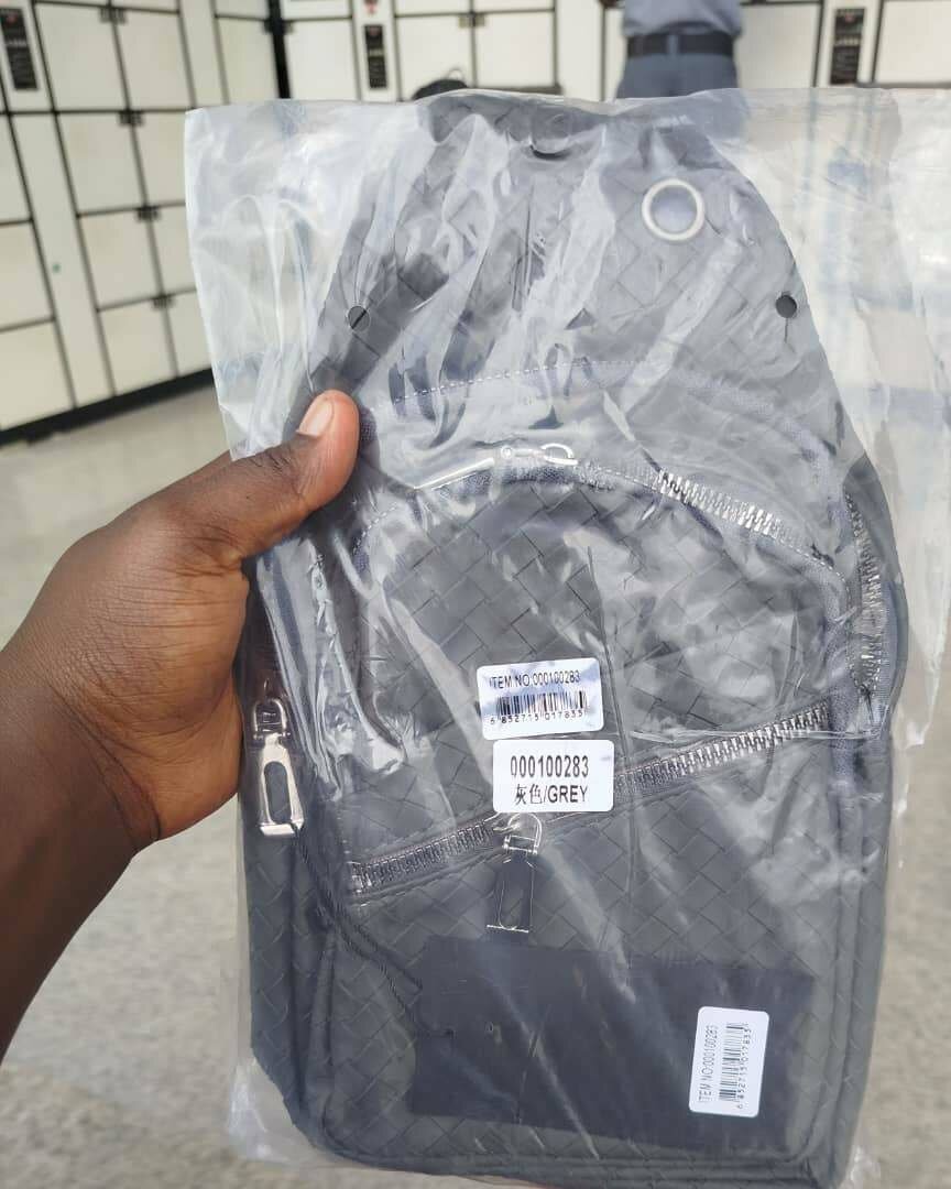 Sac bandoulière en cuir noir