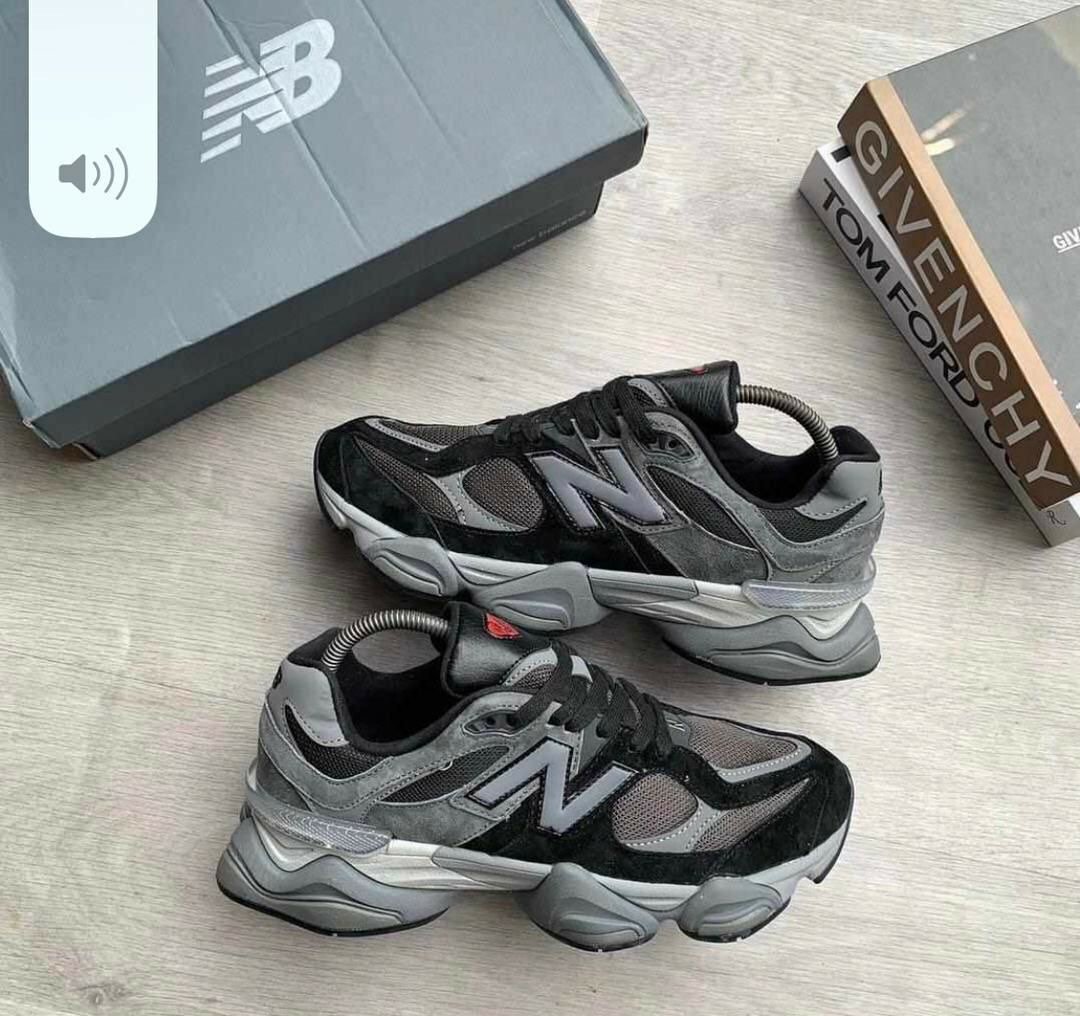 NEW BALANCE SNEAKER