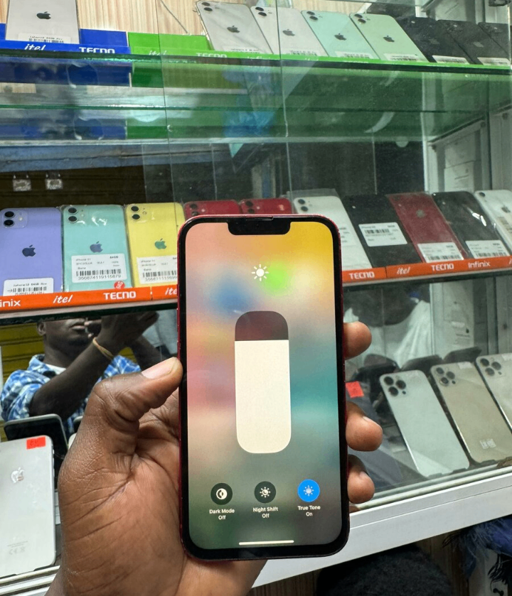 iPhone 13 Rouge Étincelant