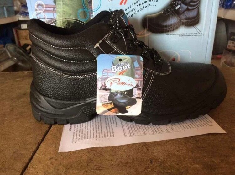 Safety boots