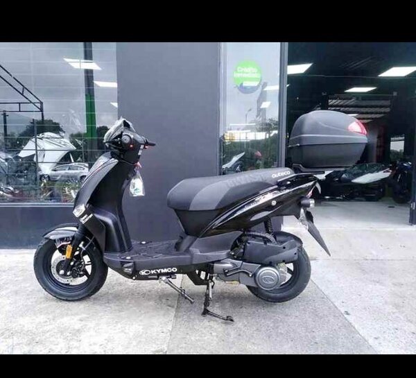 Scooter Kymco élégant noir