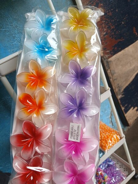 Bougies fleurs en plastique colorées