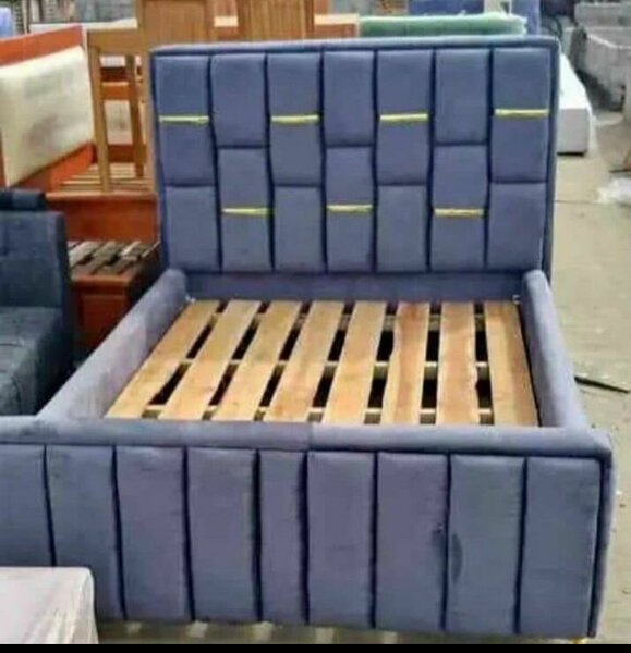 Lit King en velours bleu