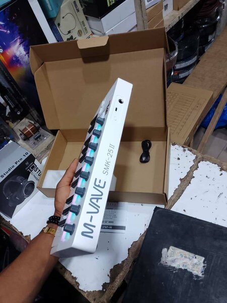 M-WAVE MIDI Keyboard Controller