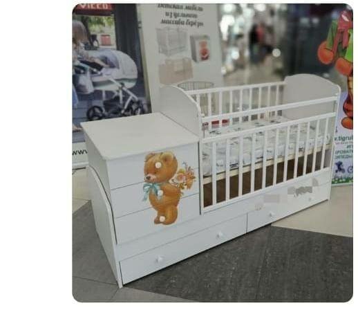 детская кроватка с маятником. ест пеленалный столики комод