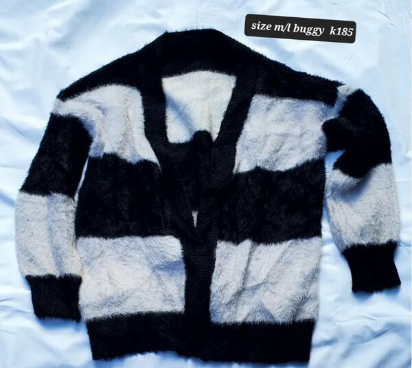 Comfortable women's cardigan black+white