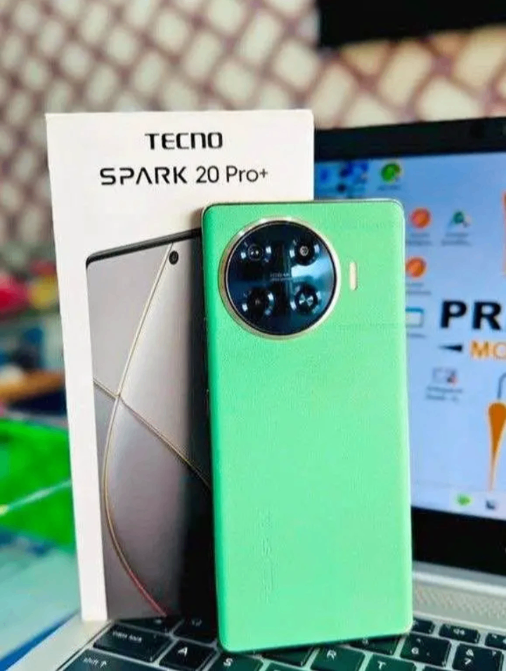 Smartphone Tecno Spark 20 Pro+