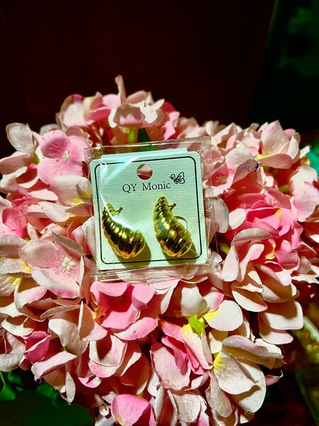 Boucles d'oreilles dorées coquillage